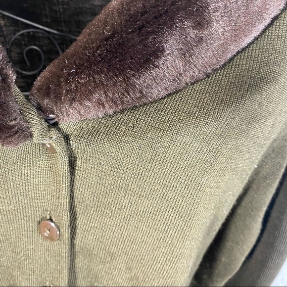 Lennie for Nina Leonard faux fur collared button up sweater size L - Picture 6 of 8